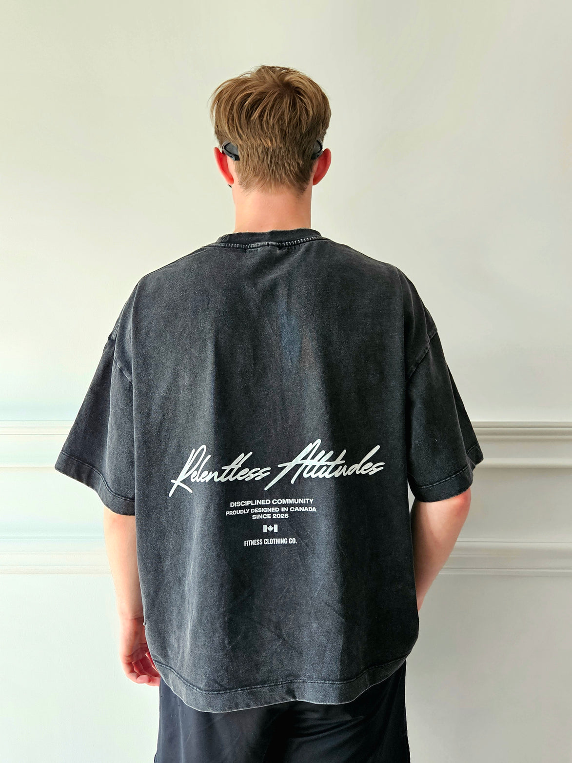 Muscular and relentless man wearing the Legacy Baggy T-Shirt