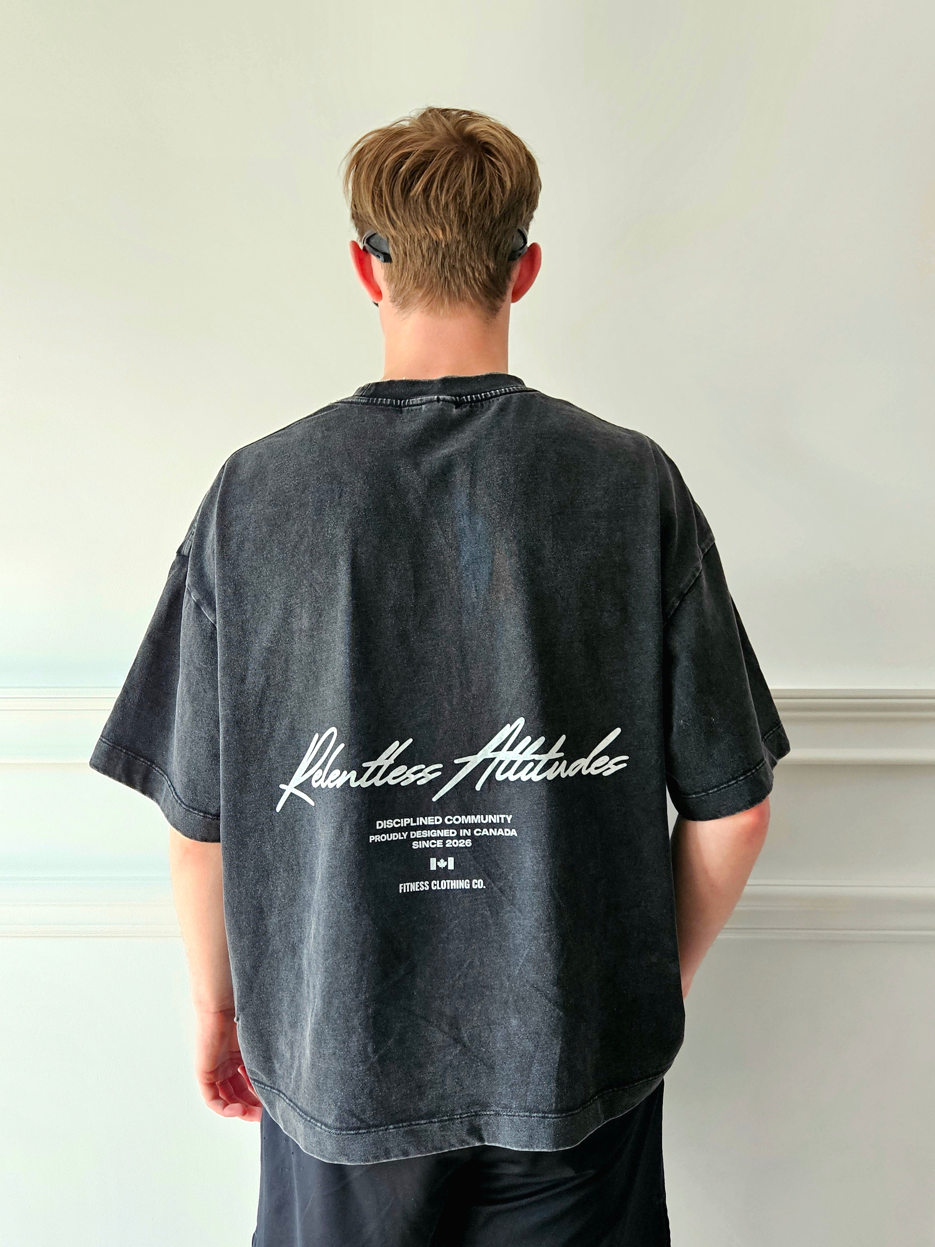 Muscular and relentless man wearing the Legacy Baggy T-Shirt